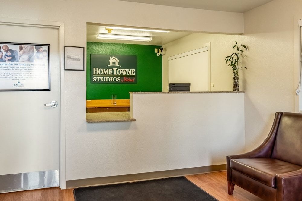 HomeTowne Studios By Red Roof Eugene - Springfield 2