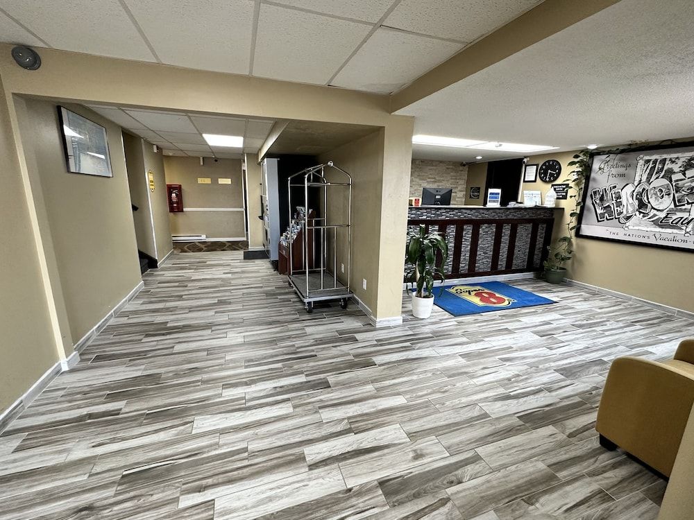 Super 8 by Wyndham Eau Claire WI 2