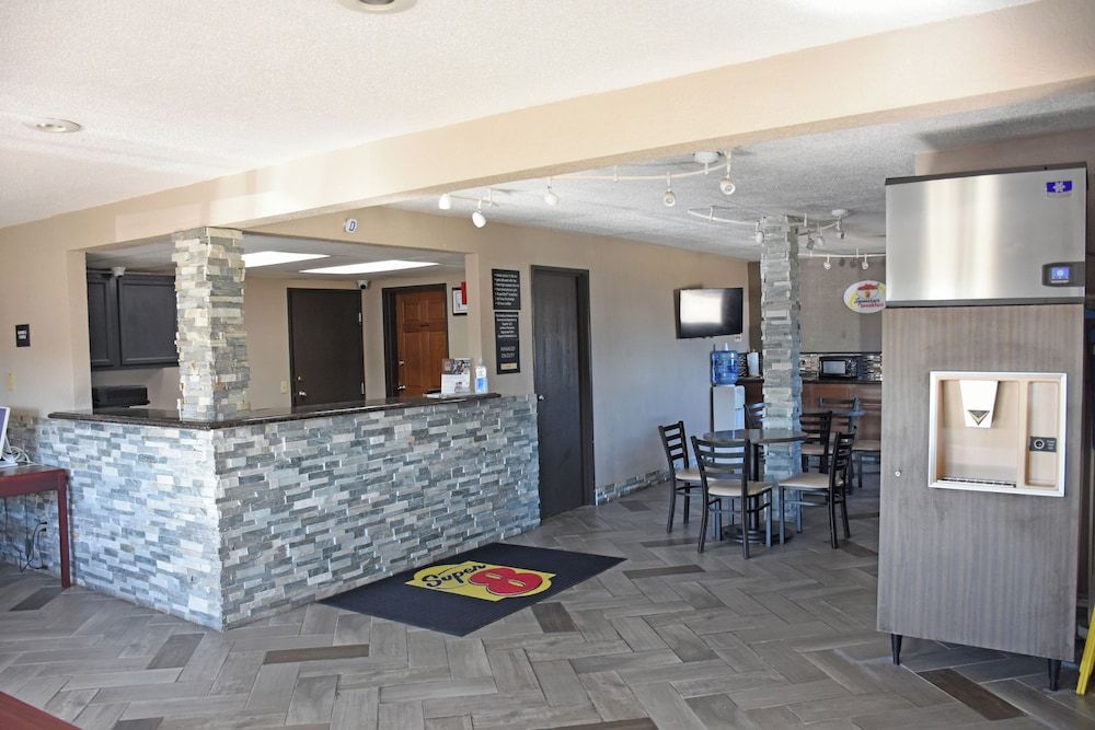 Super 8 by Wyndham Fort Madison 2