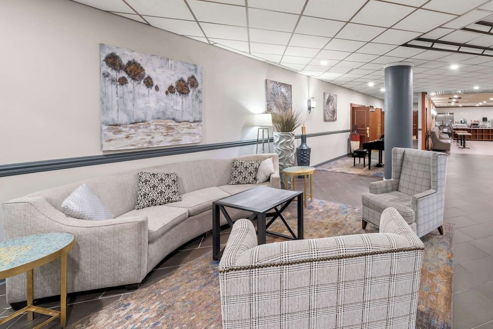 Clarion Inn & Suites and Convention Center 2