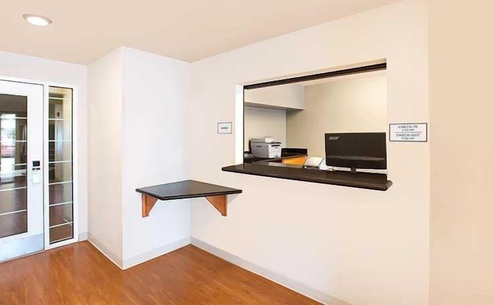 WoodSpring Suites Evansville East 3