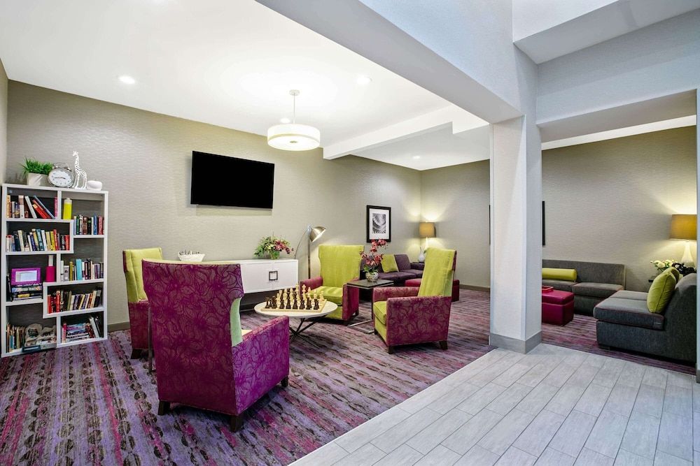 La Quinta Inn & Suites by Wyndham Kearney 3