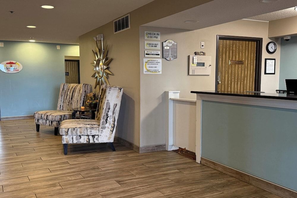 Super 8 by Wyndham Evansville North 3