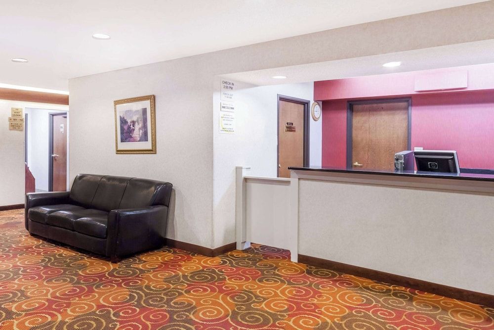 Super 8 by Wyndham Evansville North 2