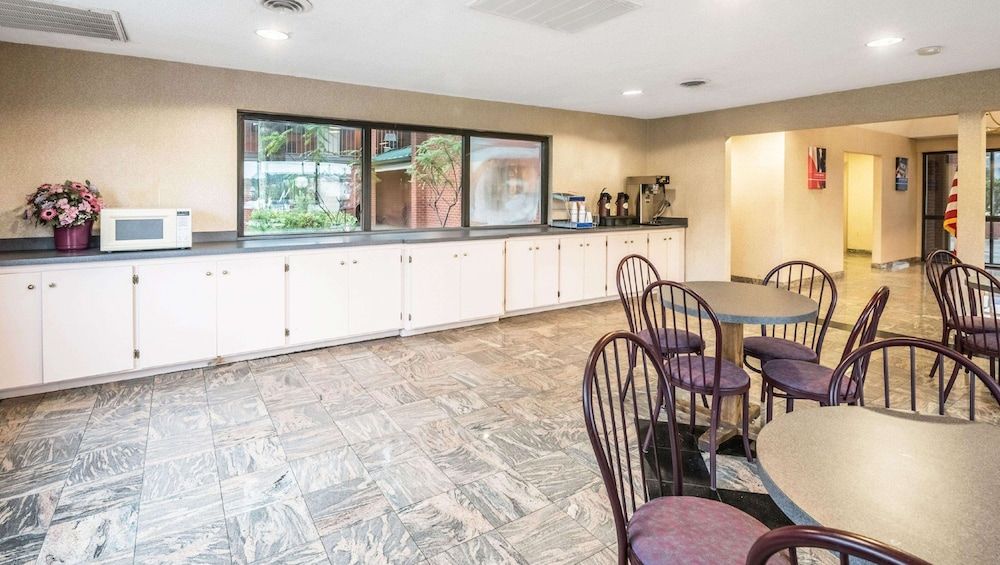 Studios and Suites 4 Less Emporia 3