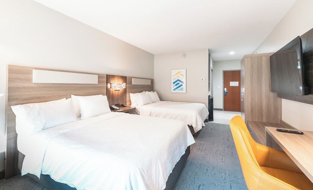 Holiday Inn Express Hotel & Suites St. Robert by IHG 3