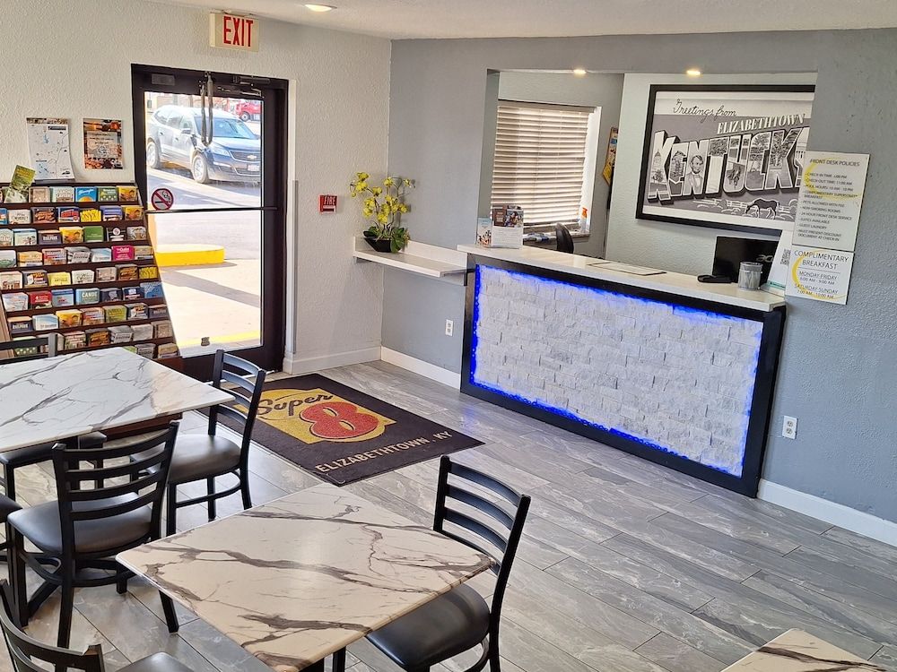 Super 8 by Wyndham Elizabethtown 2