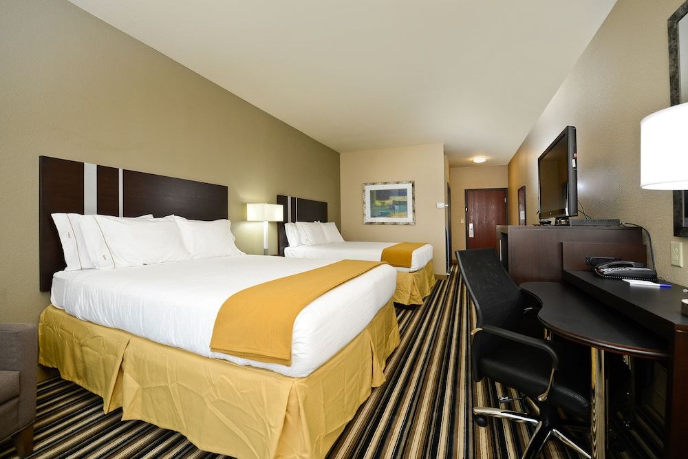 Holiday Inn Express & Suites Forrest City by IHG 3