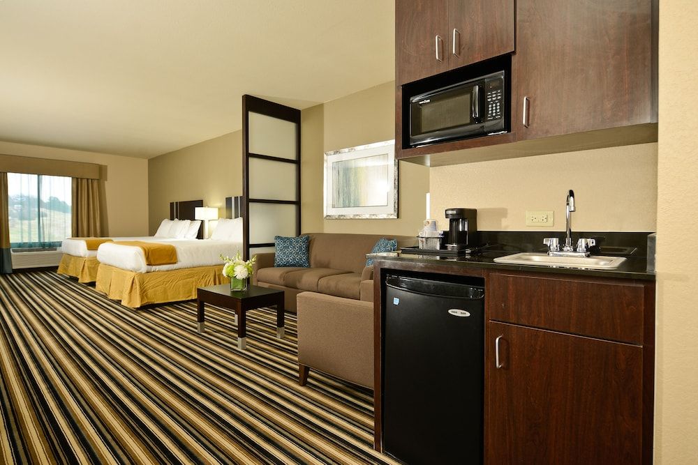 Holiday Inn Express & Suites Forrest City by IHG 2