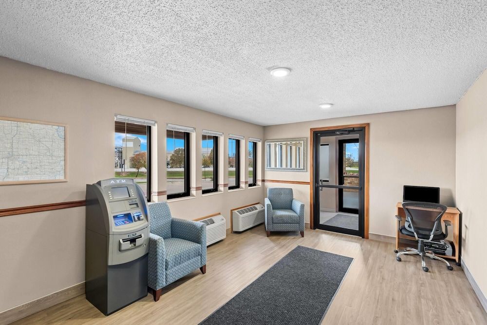 Super 8 by Wyndham Jefferson 3