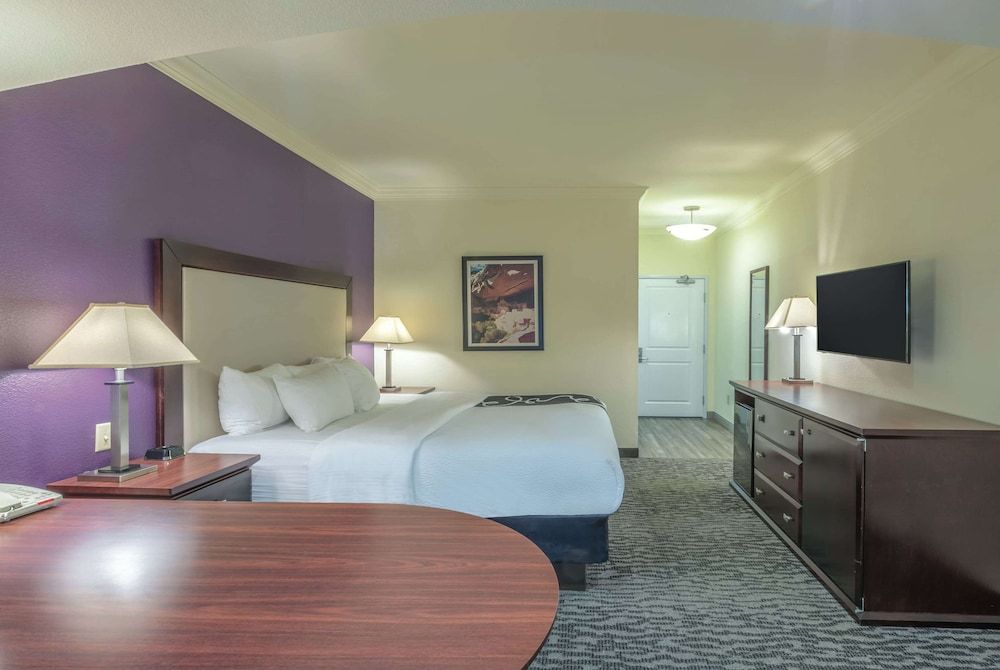 La Quinta Inn & Suites by Wyndham Loveland/Estes Park 3
