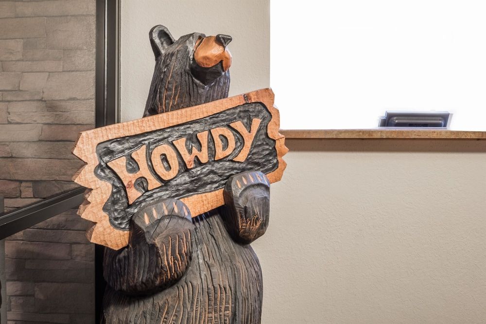 Super 8 by Wyndham Kalispell Glacier National Park 3