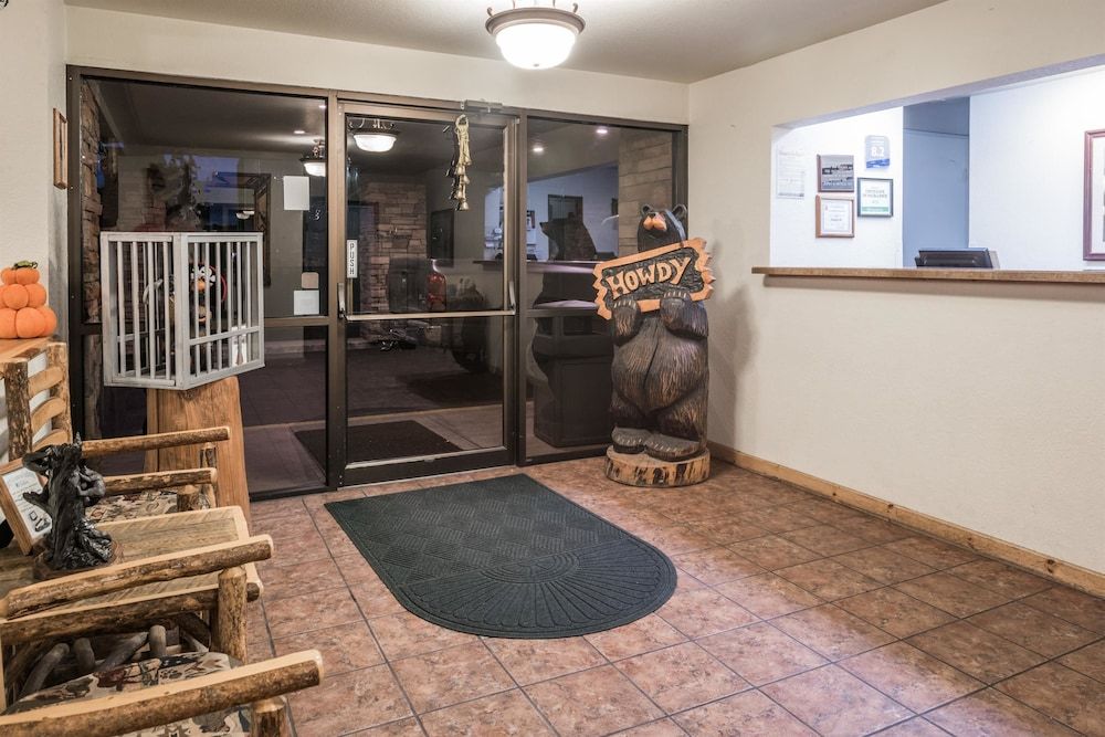 Super 8 by Wyndham Kalispell Glacier National Park 2