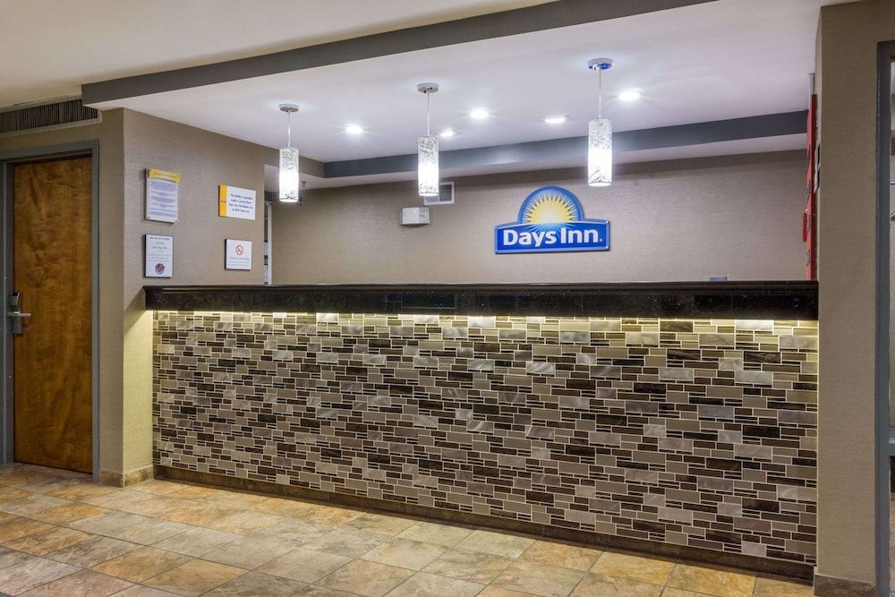 Days Inn by Wyndham Florence Cincinnati Area 3