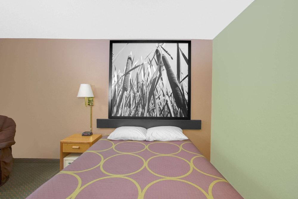 Super 8 by Wyndham Worthington Minnesota 2