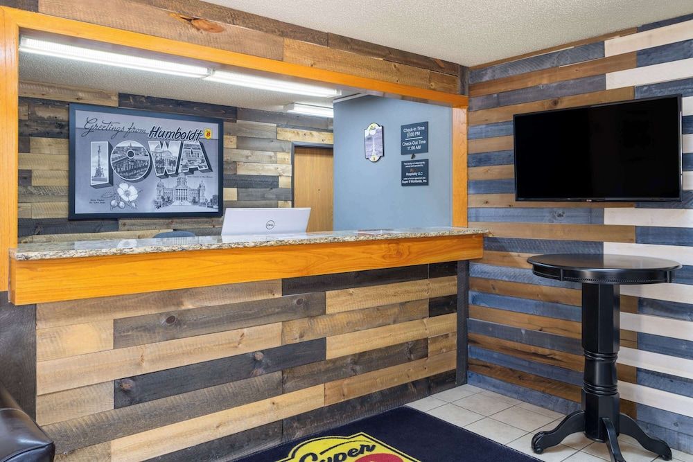 Super 8 Humboldt IA 2