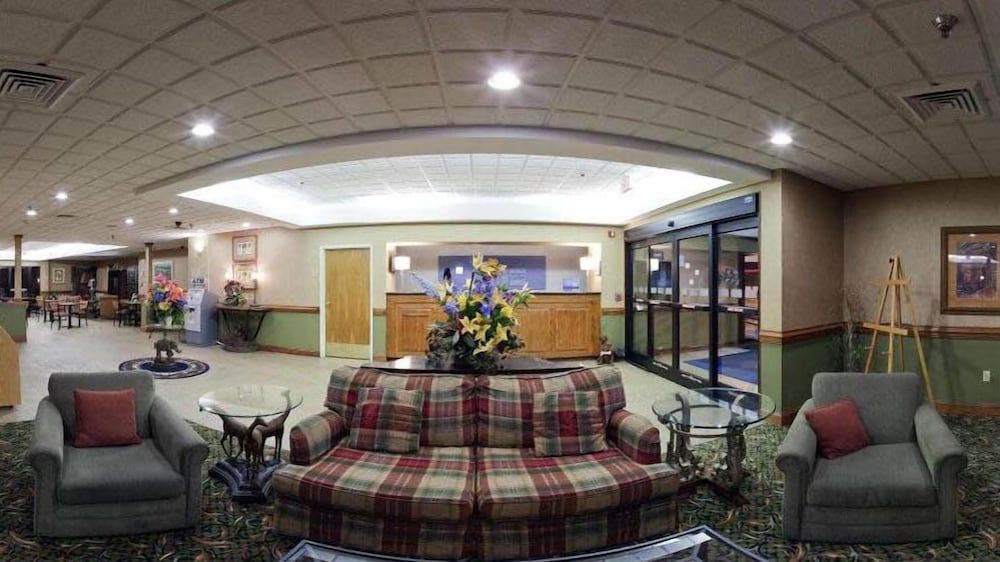 Holiday Inn Express Plymouth 2