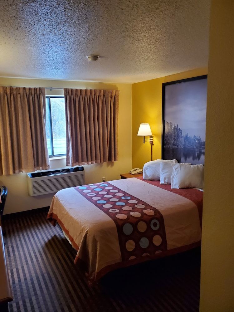 Super 8 by Wyndham La Vale/Cumberland Area 3