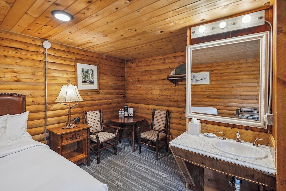 Denali Crow's Nest Cabins 3