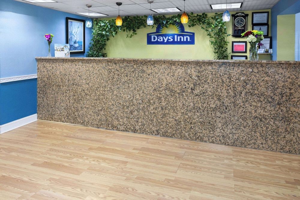 Days Inn by Wyndham Waycross 2