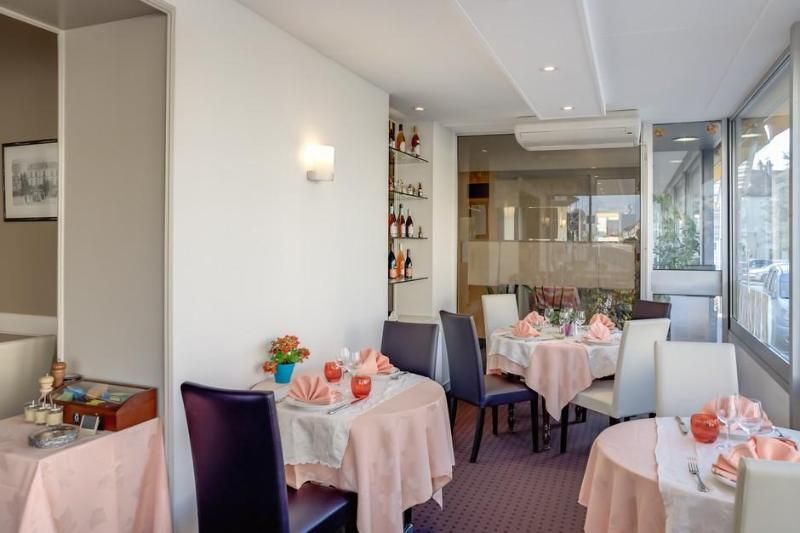 Logis Hotel de La Barque 3 estrellas en Beaumont-sur-Sarthe