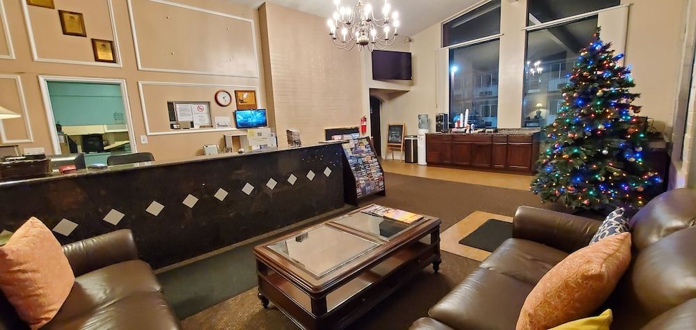 Olympic Inn & Suites 2