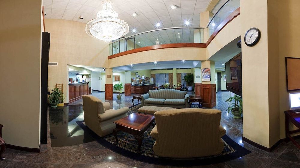 Holiday Inn Express & Suites Lawrenceville 3