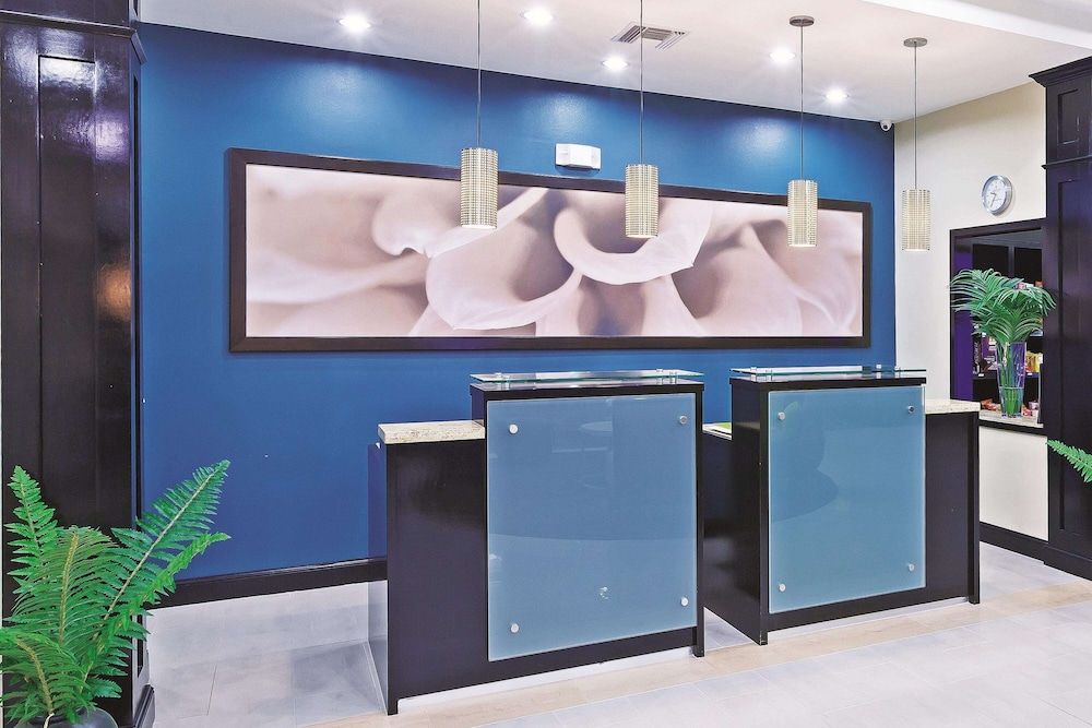 La Quinta Inn & Suites by Wyndham Marshall 2