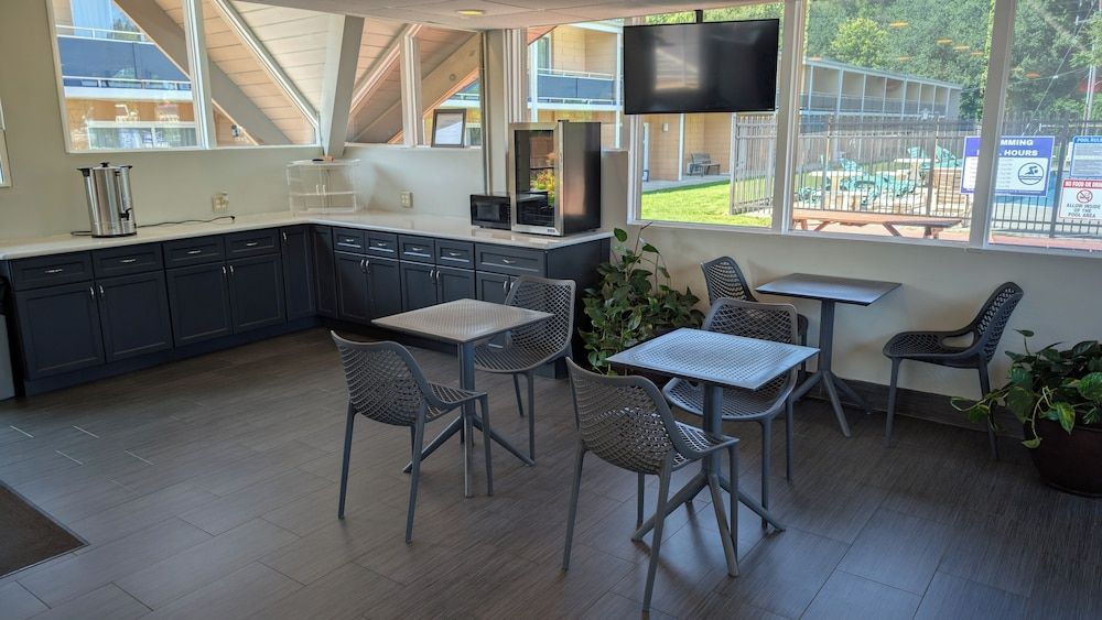 Crystal Inn Neptune 2