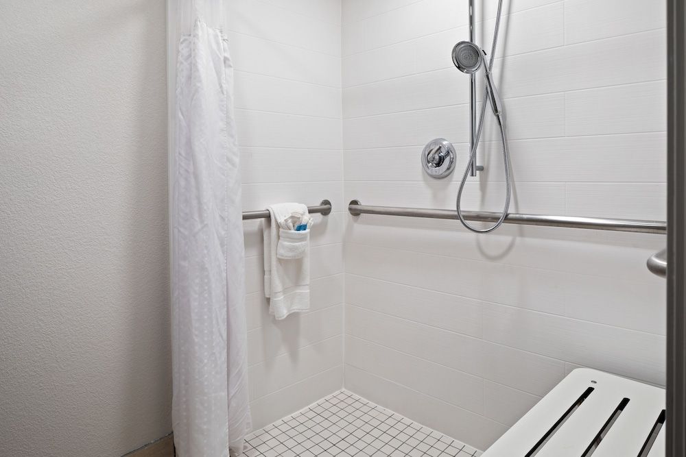 Holiday Inn Express Atlanta - Kennesaw 2