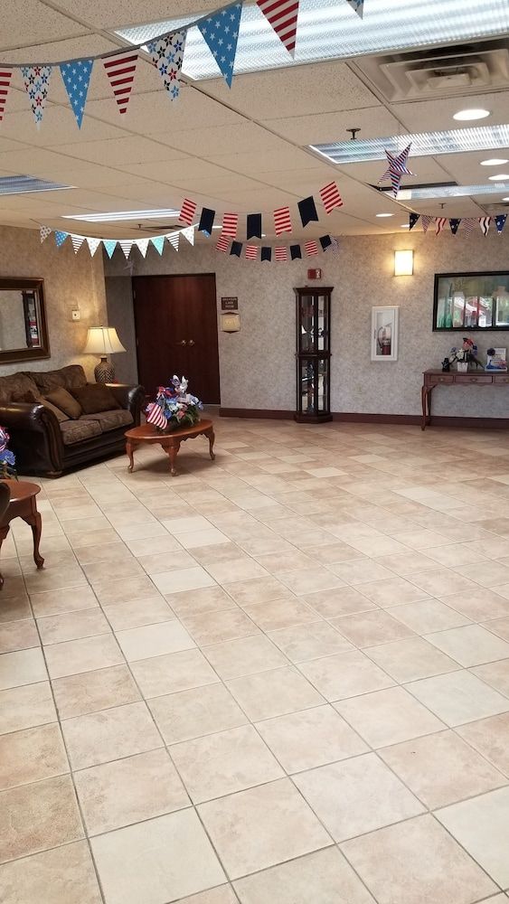 Super 8 by Wyndham Grayson 3