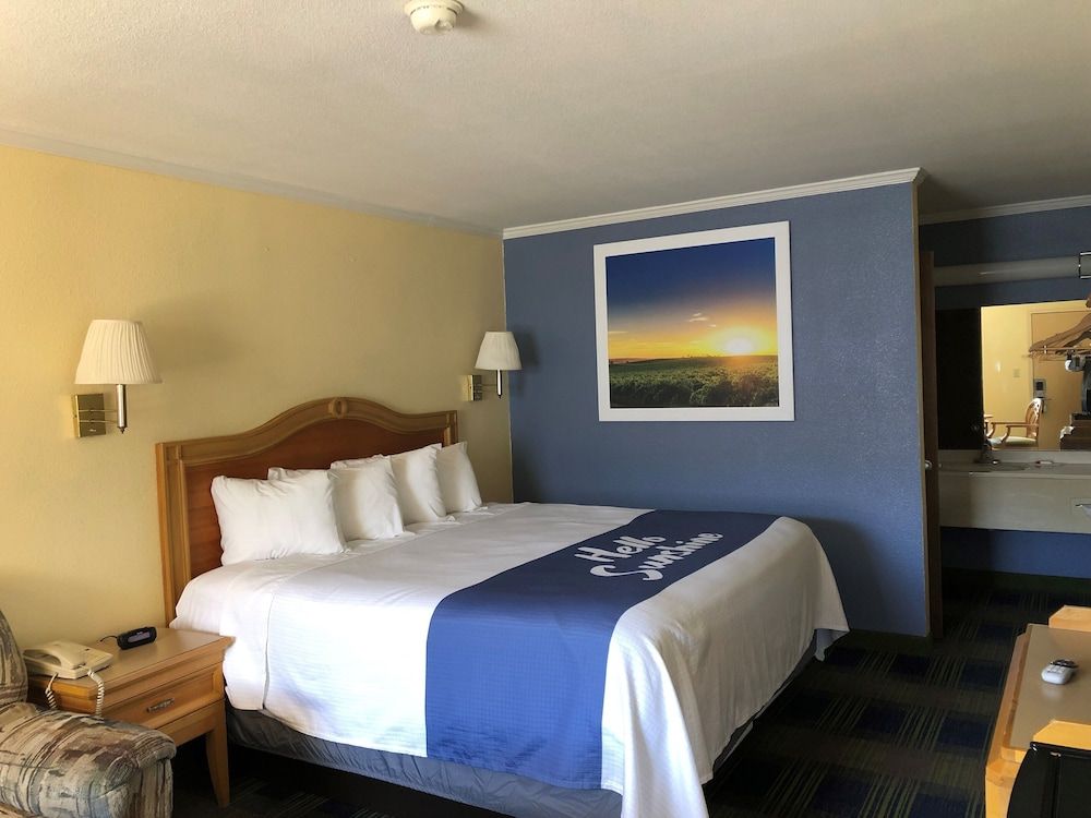 Days Inn by Wyndham Alamogordo 3