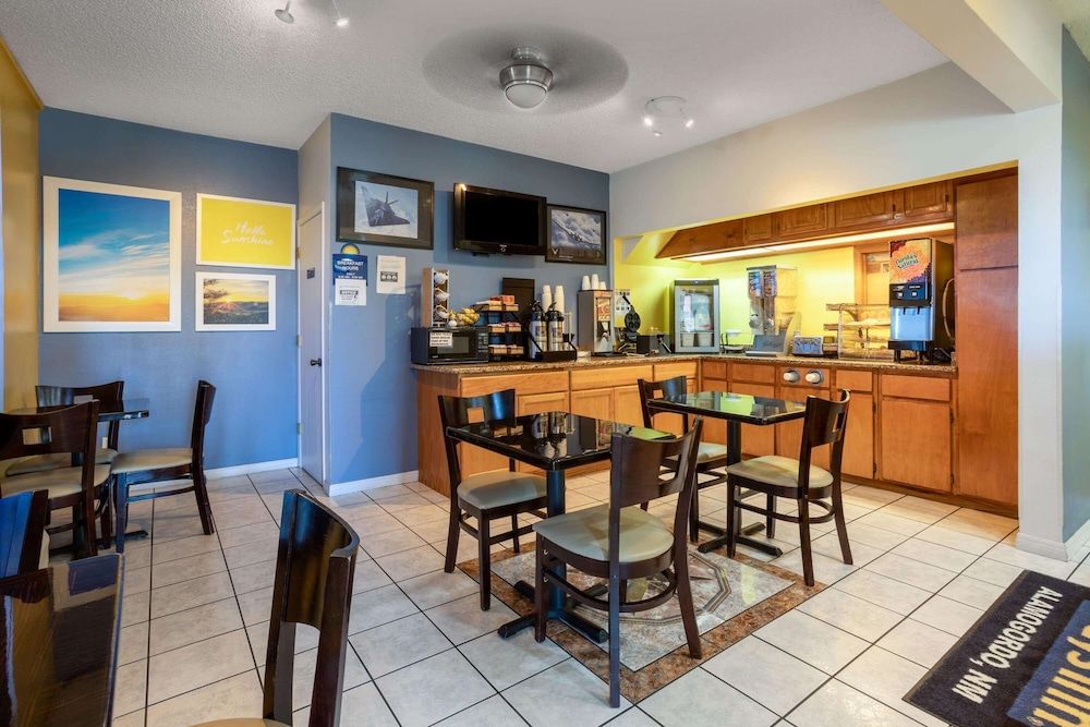 Days Inn by Wyndham Alamogordo 2