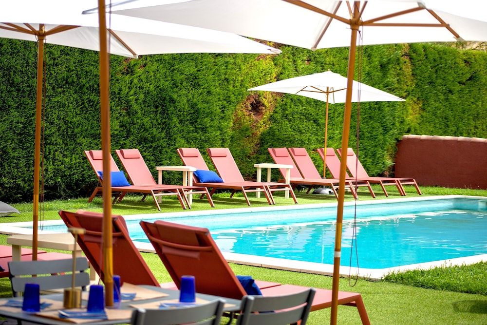 Hôtel la Perna 3 estrelas em Pernes-les-Fontaines