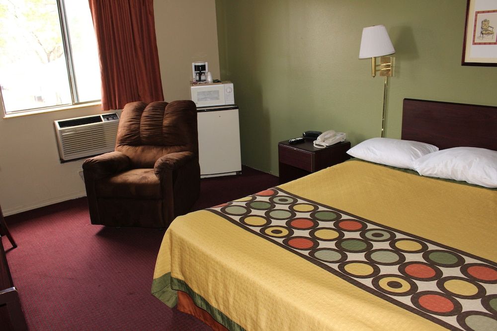 Knights Inn Albany 3