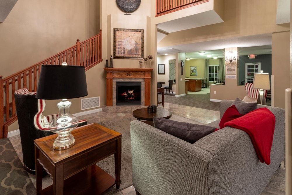 GrandStay Hotel & Suites 2