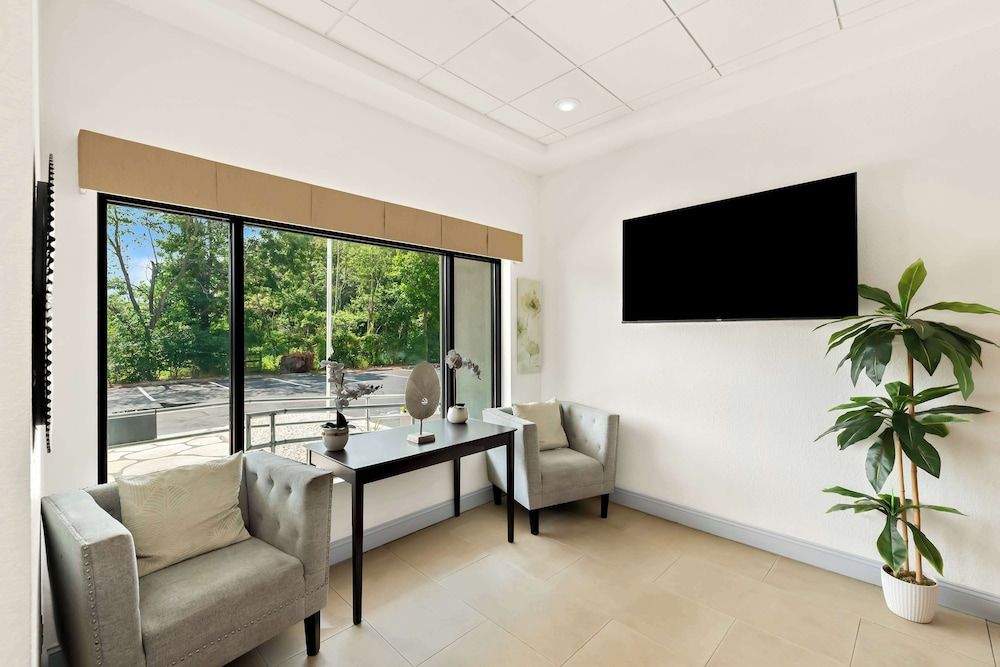 The Plaza On The Pike 2