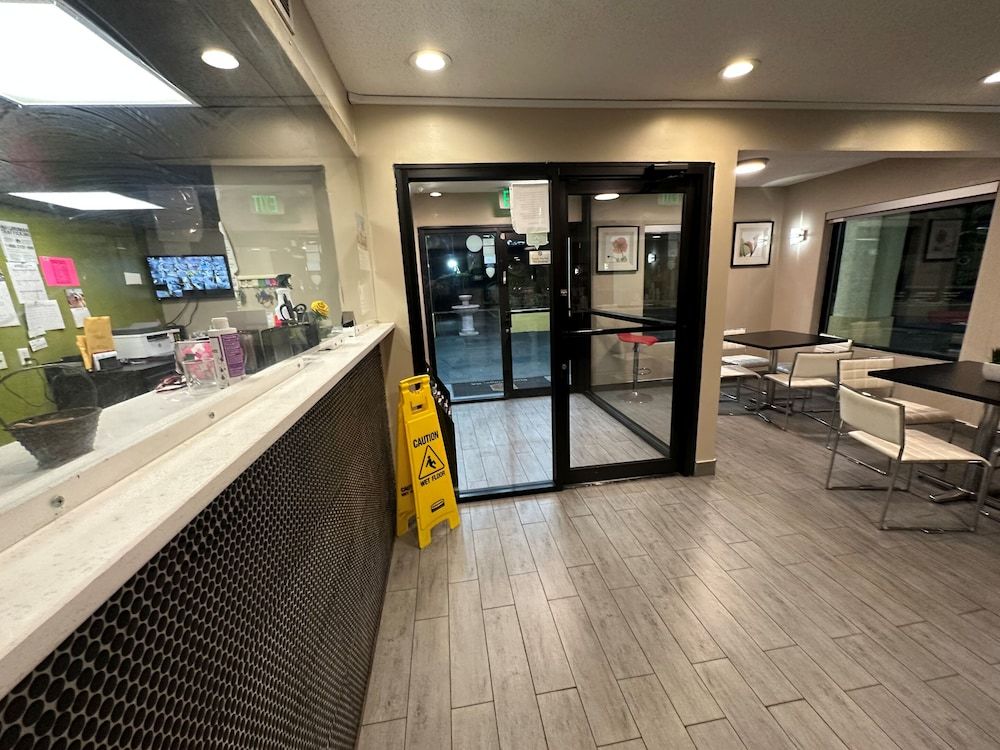 Super 8 by Wyndham Stockbridge 2