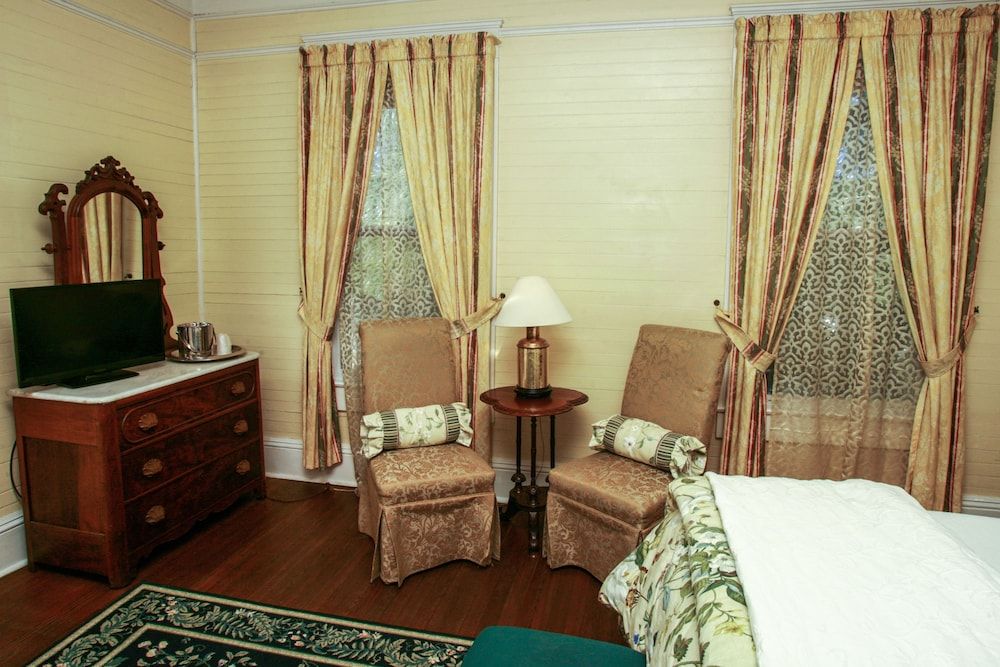 Coombs Inn & Suites 2