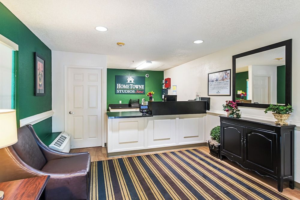 HomeTowne Studios by Red Roof Atlanta - Lawrenceville 3