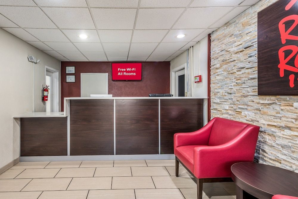 Red Roof Inn & Suites Wapakoneta 2