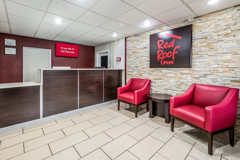 Red Roof Inn & Suites Wapakoneta 3