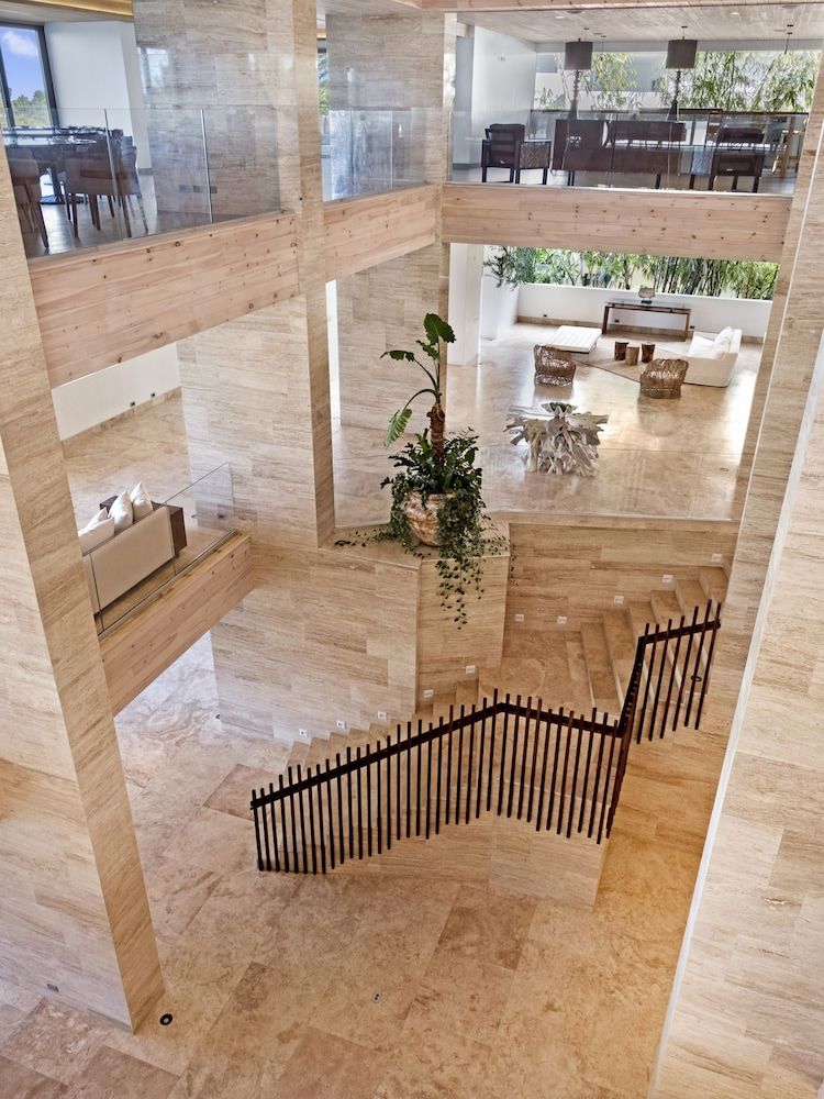 Hodges Bay Resort & Spa, an HQ Luxury Resort & Residences 2