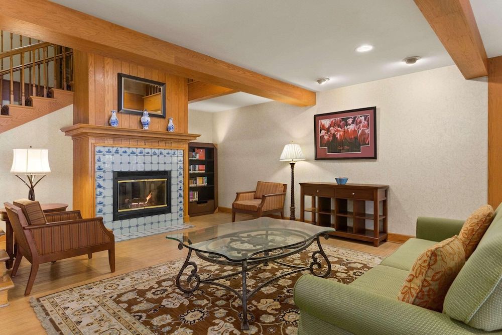 Country Inn & Suites by Radisson, Holland, MI 2