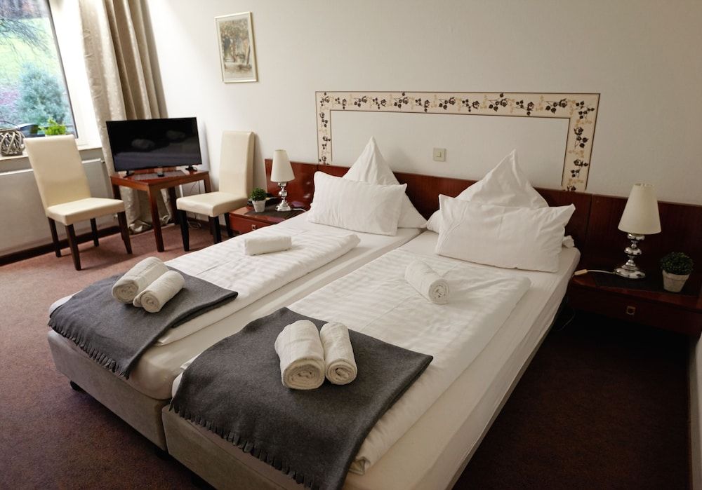 Zur Burg Sternberg 2