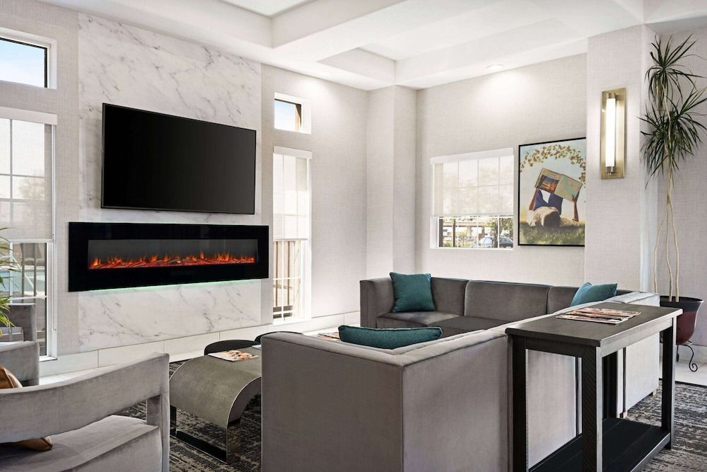 La Quinta Inn and Suites Hesperia-Victorville 3