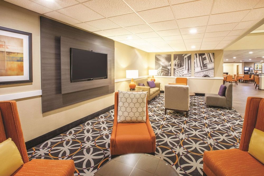 La Quinta Inn & Suites by Wyndham Mechanicsburg - Harrisburg 2