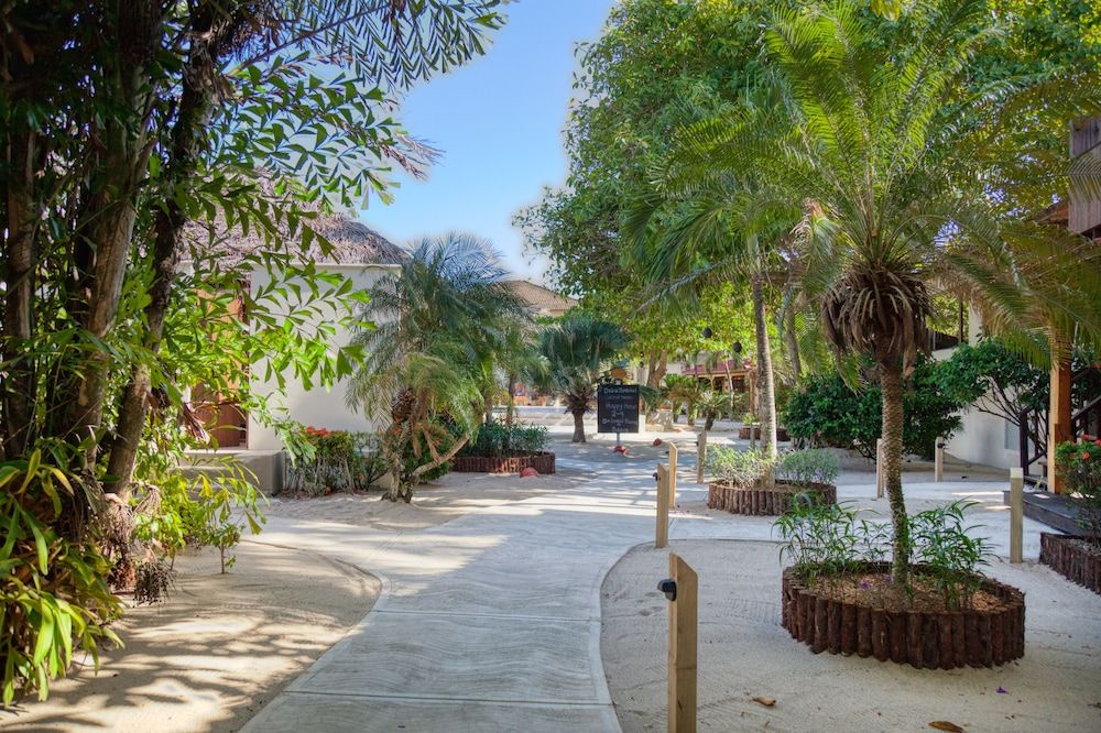 Almond Beach Resort at Jaguar Reef 2