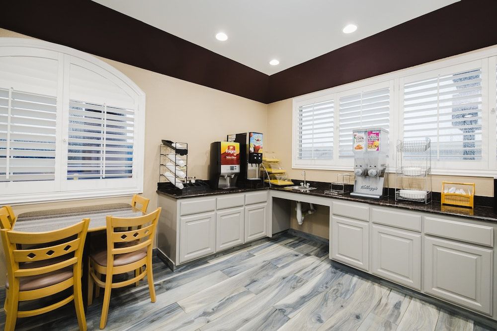 Days Inn & Suites Houston Channelview TX 3