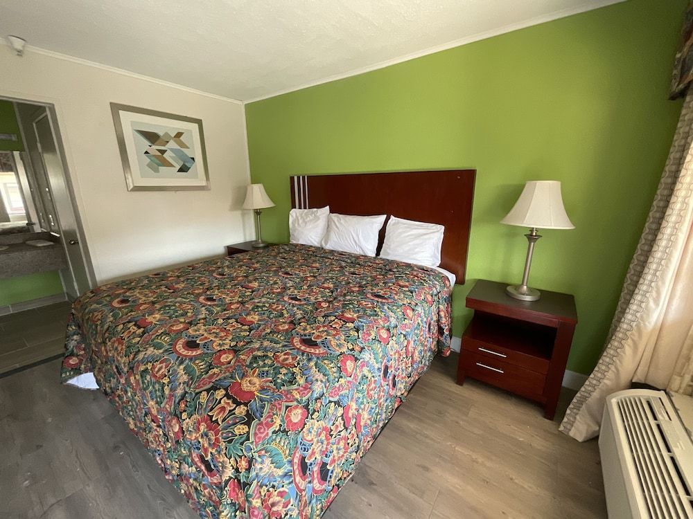 Executive Inn & Suites 3